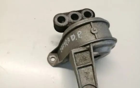 Opel Zafira A Engine mount bracket 56780919