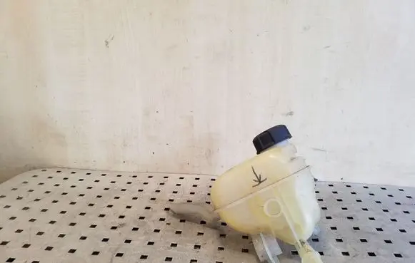 Peugeot 508 Coolant expansion tank/reservoir