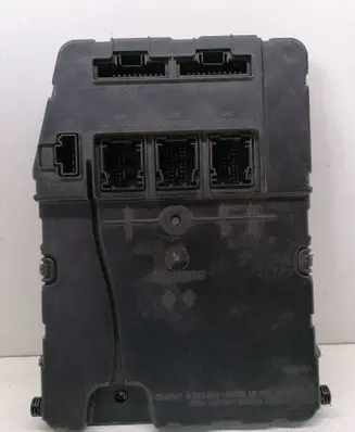 Renault Megane II Fuse module 8200306434