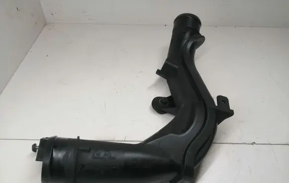 Volkswagen PASSAT B6 Air intake hose/pipe 5N0145770A