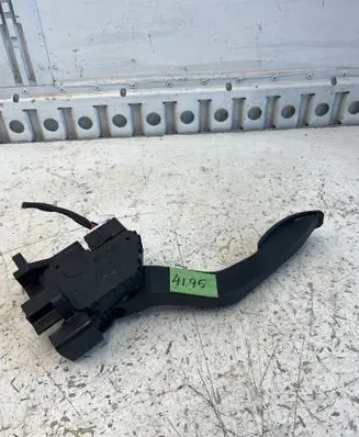Iveco Daily 5th gen Accelerator throttle pedal 5801333490 B720