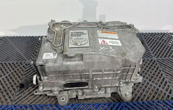 Toyota Yaris Voltage converter inverter G920052033