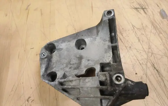 BMW X5 E53 Engine mounting bracket 6455779417401 64557794174
