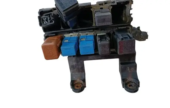 Nissan Almera Tino Fuse module 252309F920