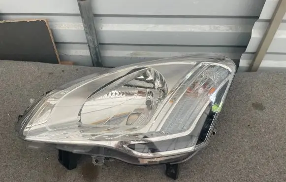 Peugeot Partner Headlight/headlamp