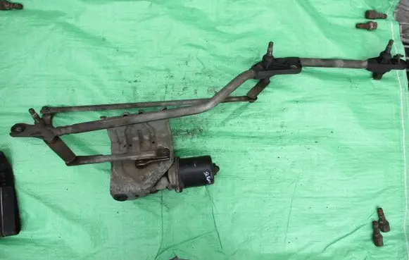 Renault Scenic II - Grand scenic II Front wiper linkage and motor