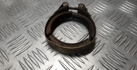 Volkswagen PASSAT B8 Muffler pipe connector clamp 3Q0253725A
