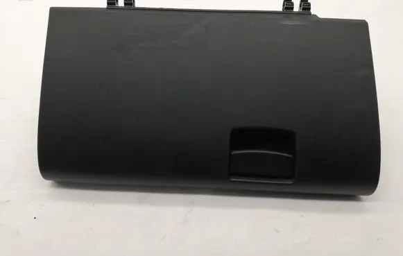 Glove box