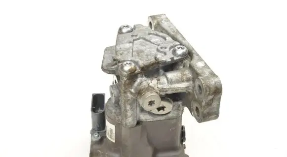 BMW X1 F48 F49 Oil pump 8617804