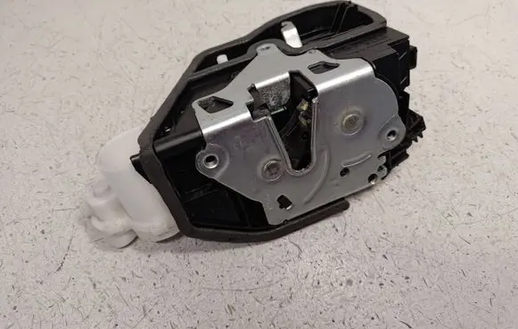 BMW X3 F25 Front door lock 7318409 51217318409 51217229461