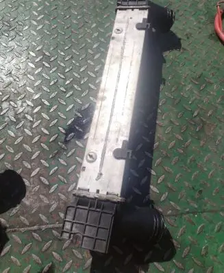 BMW 3 E90 E91 Intercooler radiator 7521783