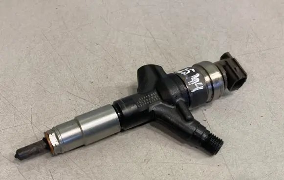 Subaru Legacy Fuel injector 16613AA030 03M04845