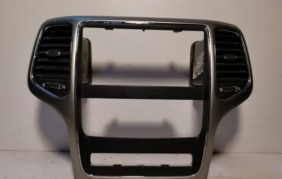 Jeep Grand Cherokee Radio/GPS head unit trim 05848330