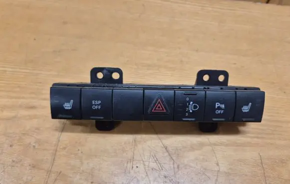 Dodge Nitro Multifunctional control switch/knob P04602565AF 033801201 1070311833402411