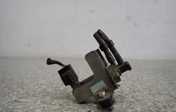 Toyota Yaris Turbo system vacuum part 2581933030