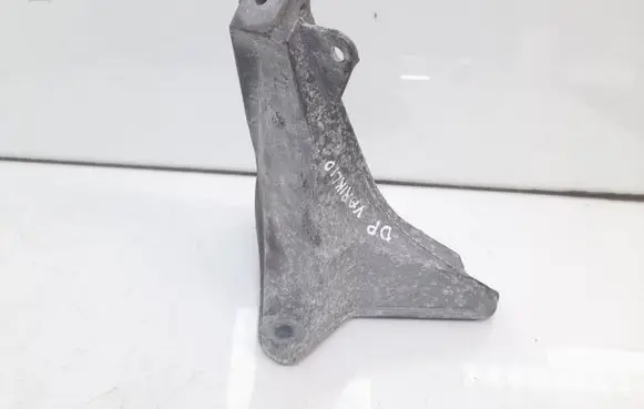 Audi A4 S4 B6 8E 8H Engine mounting bracket 8E0199308D