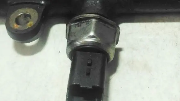 Fuel pressure sensor