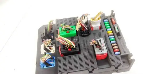 Peugeot 207 Fuse box set 9663798480 S01-C5P3-40P