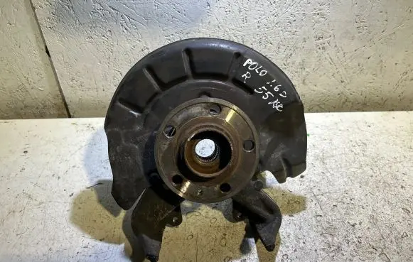 Volkswagen Polo V 6R Front wheel hub