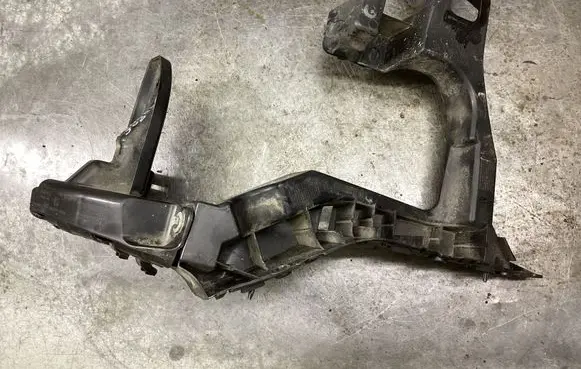 Peugeot 308 Rear bumper mounting bracket 9681742880 2002694