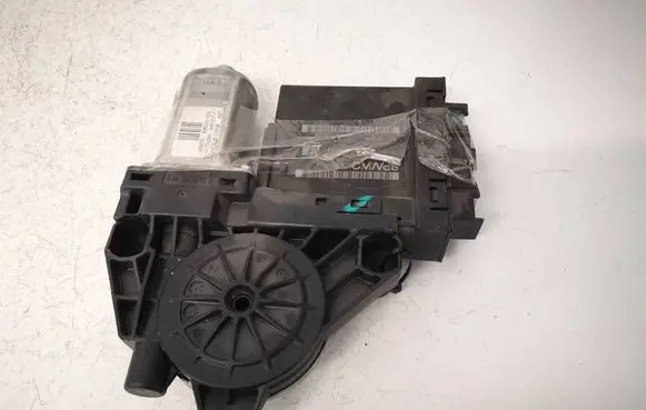 Volvo 460 Front door window regulator motor 31674756 8888777260