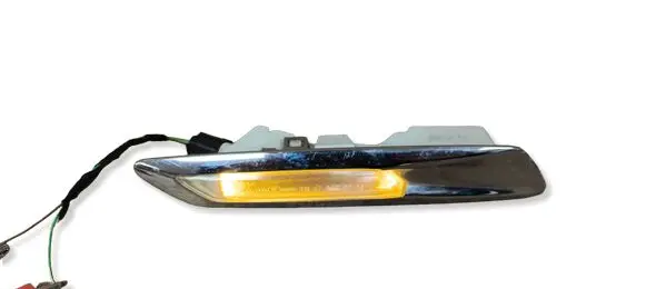 BMW 4 F32 F33 Front fender indicator light 01038701