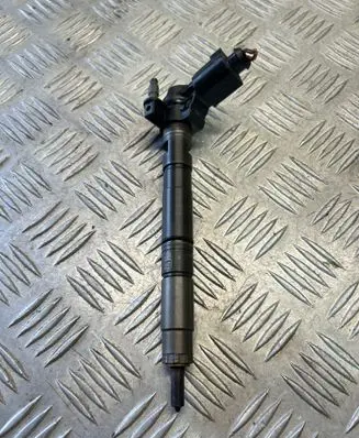 Volkswagen PASSAT B6 Fuel injector 03L130277 0445116030