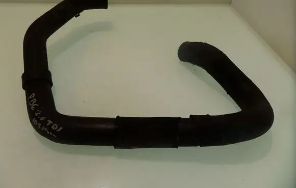 Volkswagen PASSAT B6 Engine coolant pipe/hose