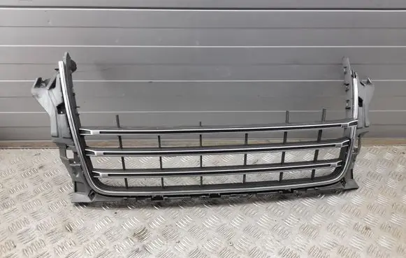 Audi A3 S3 8V Front bumper upper radiator grill