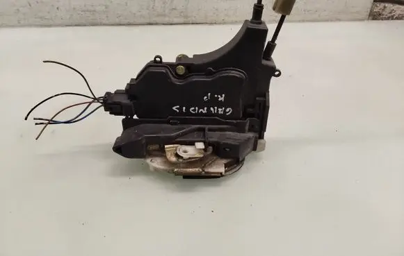 Mitsubishi Grandis Front door lock