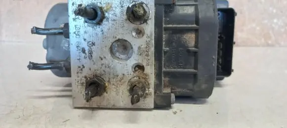 Volkswagen PASSAT B5 ABS Pump 273004282 8E0614111AN