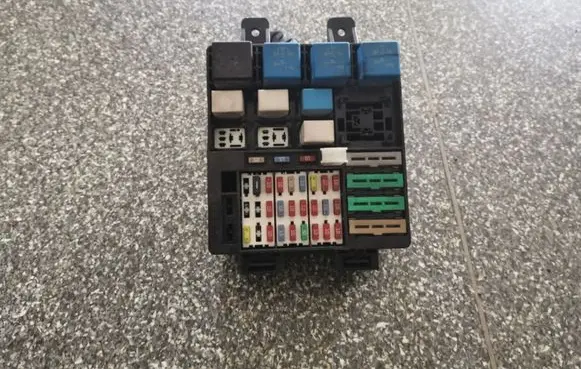 Hyundai Matrix Fuse module 9110017LS0