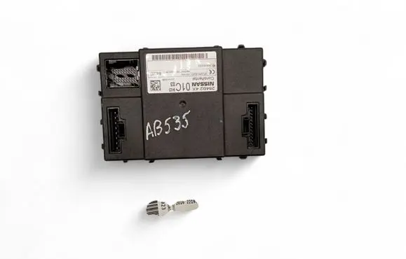 Nissan Navara D22 Other control units/modules 284B24X01C