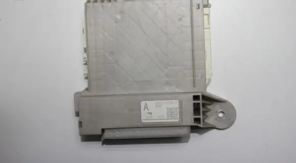 Lexus GS 250 350 300H 450H Fuse module 82670-30340-B