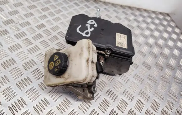 Audi Q7 4M Brake booster 4M0614105L