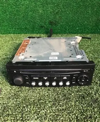Fiat Scudo Radio/CD/DVD/GPS head unit 96643697XT PSARCD41164 A2C53250030