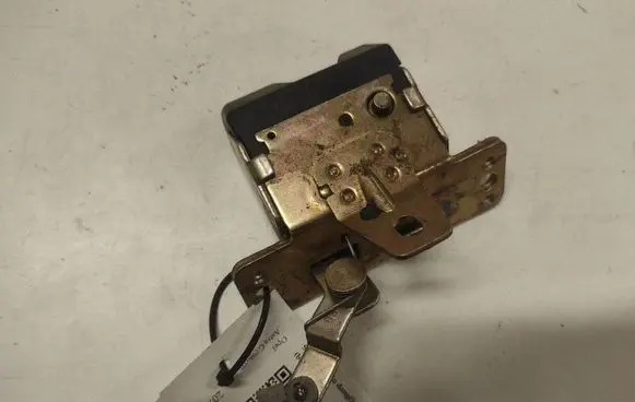 Opel Astra G Tailgate/trunk/boot lock/catch/latch 09130569