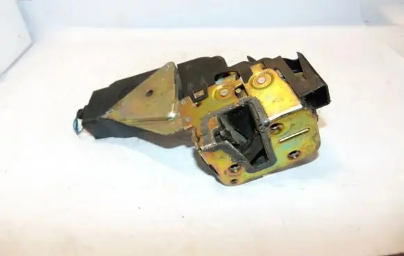 Mitsubishi Carisma Front door lock M852061