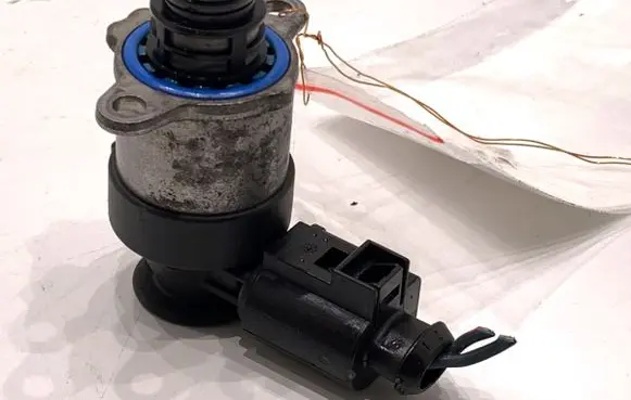 Volkswagen PASSAT B7 Fuel pressure regulator 0928400706