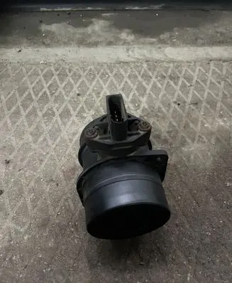 Volkswagen Touran I Mass air flow meter 0281002461 074908481B