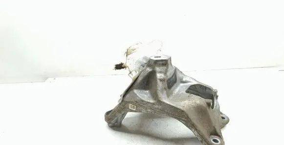 Engine mounting bracket