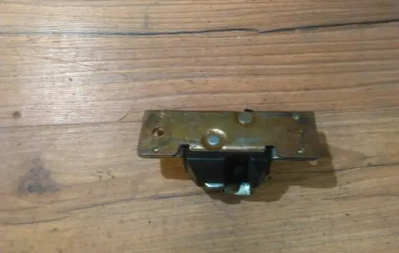 Opel Tigra A Tailgate/trunk/boot lock/catch/latch 90387848