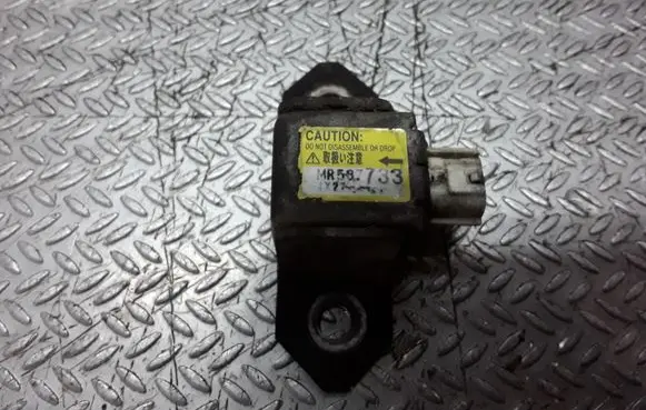 Mitsubishi Outlander Airbag deployment crash/impact sensor MR587733