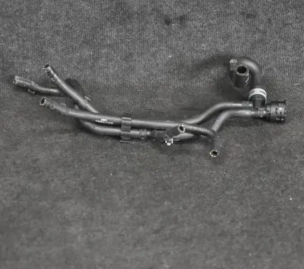 Volkswagen PASSAT B8 Engine coolant pipe/hose