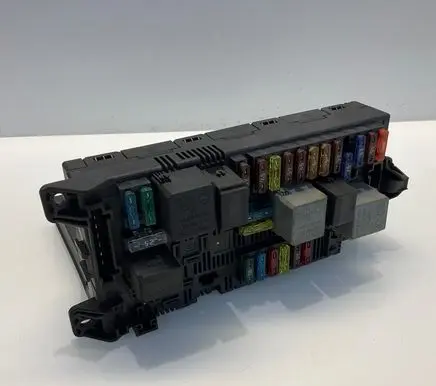 Mercedes-Benz E W211 Fuse module 2115453901 A2115453901