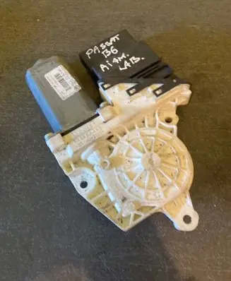 Volkswagen PASSAT B6 Rear door window regulator motor 981678113 1K0959704P 984065340