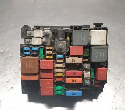 Peugeot 308 Fuse module a006c801l2
