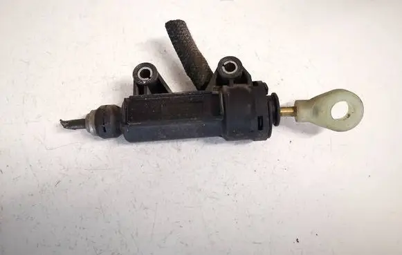 BMW 3 E46 Clutch master cylinder 21526758822 2152-6758822