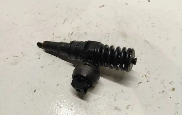 Volkswagen Sharan Fuel injector 038130073AK
