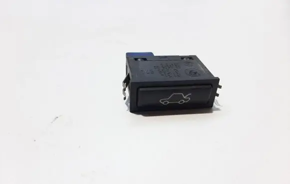 BMW 7 E38 Tailgate opening switch 8365579 03052500